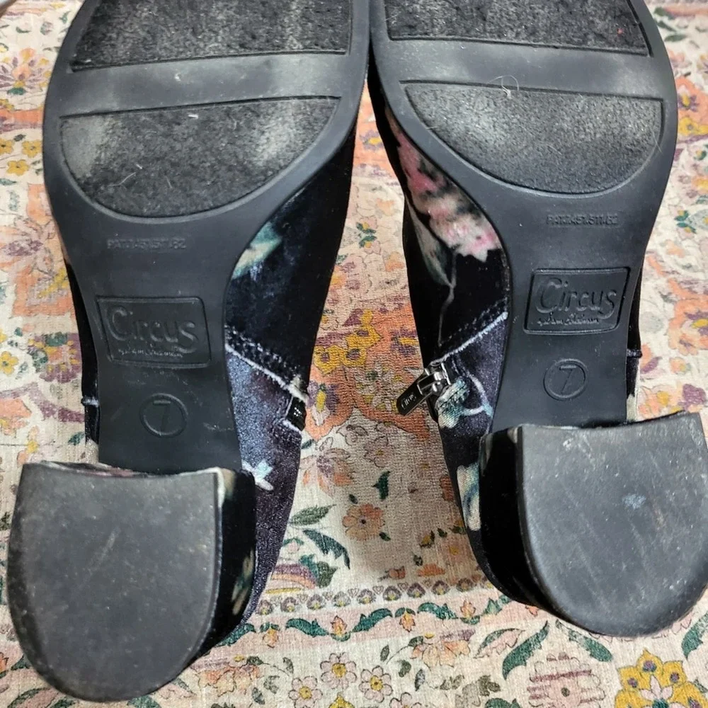 🌼 SAM EDELMAN Circus Vikki Black Ankle Boot | Plush | Bootie | 90s Y2K | size 7